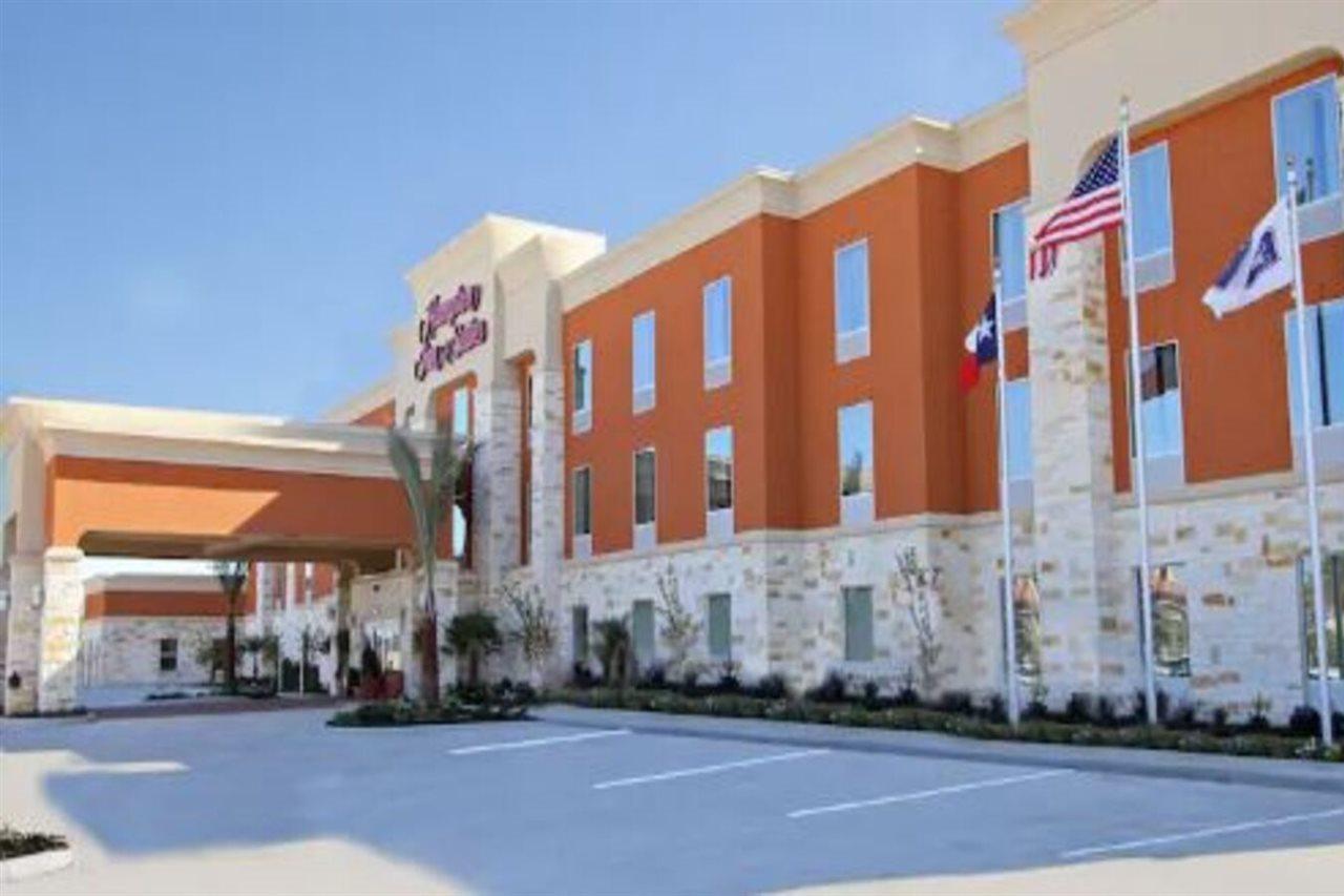 Hampton Inn & Suites Winnie Bagian luar foto