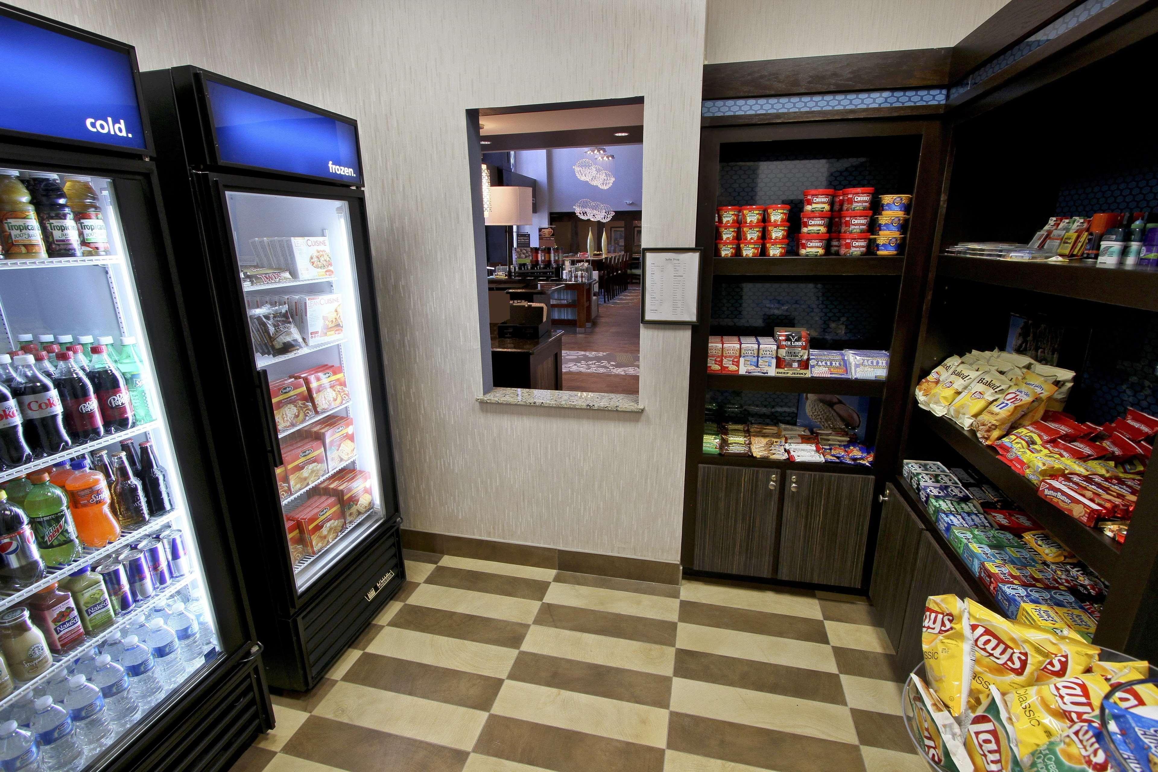 Hampton Inn & Suites Winnie Restoran foto