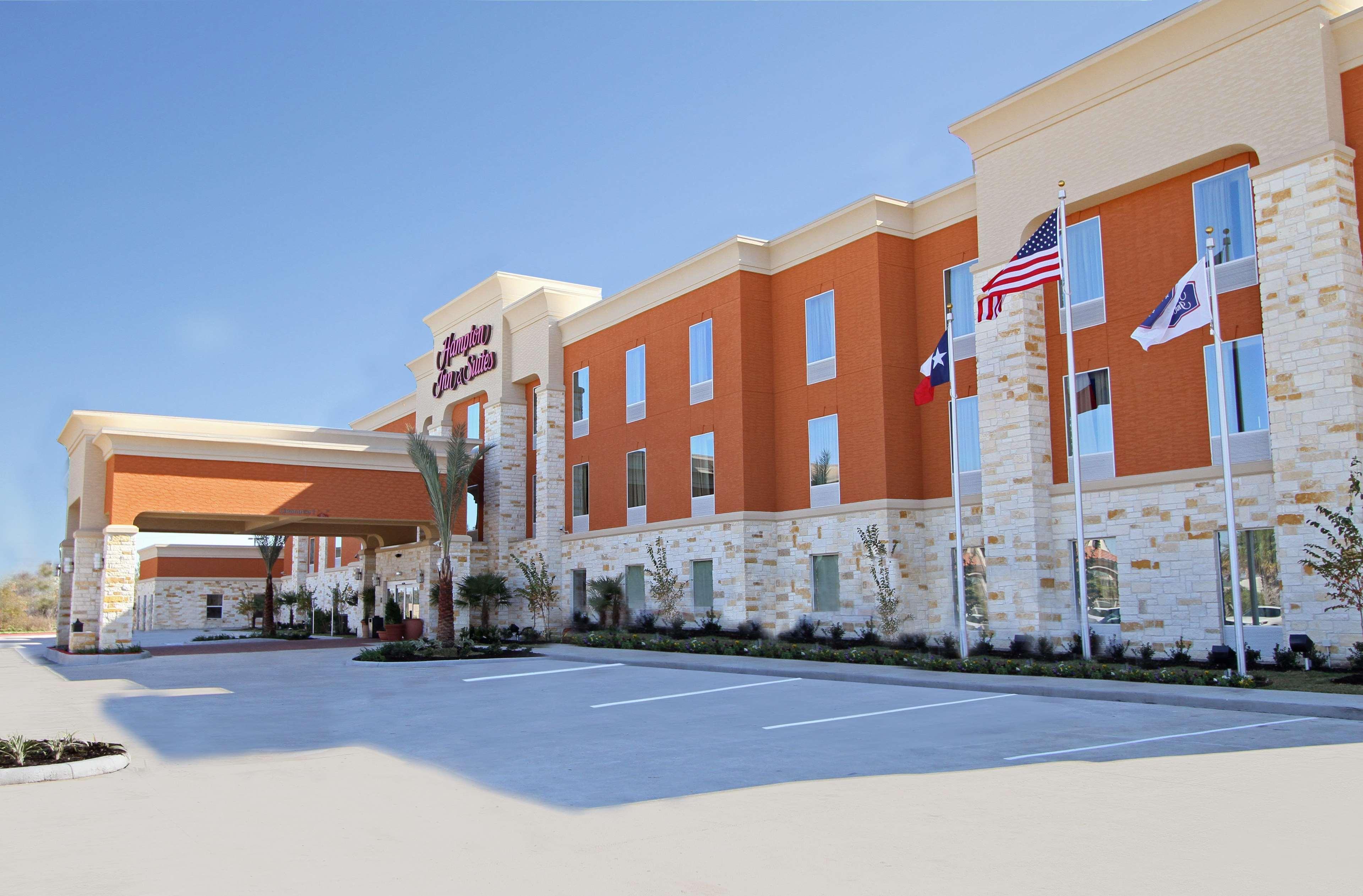 Hampton Inn & Suites Winnie Bagian luar foto