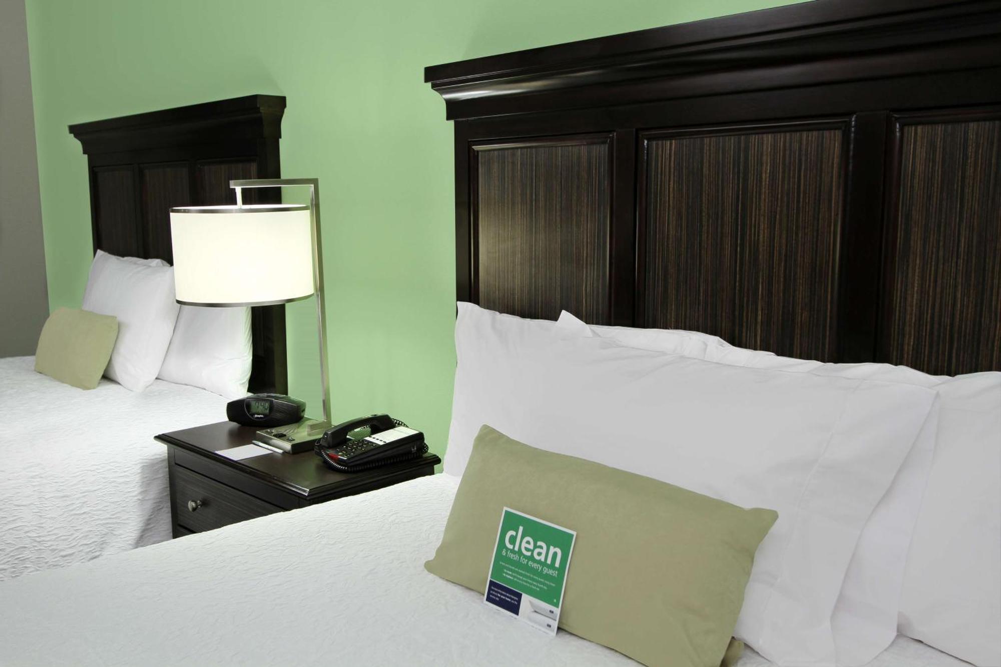 Hampton Inn & Suites Winnie Bagian luar foto