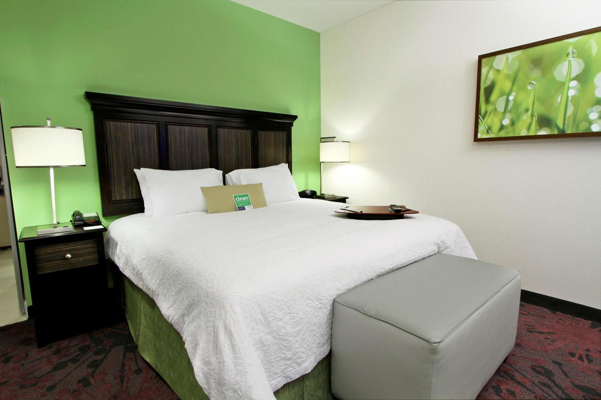 Hampton Inn & Suites Winnie Bagian luar foto