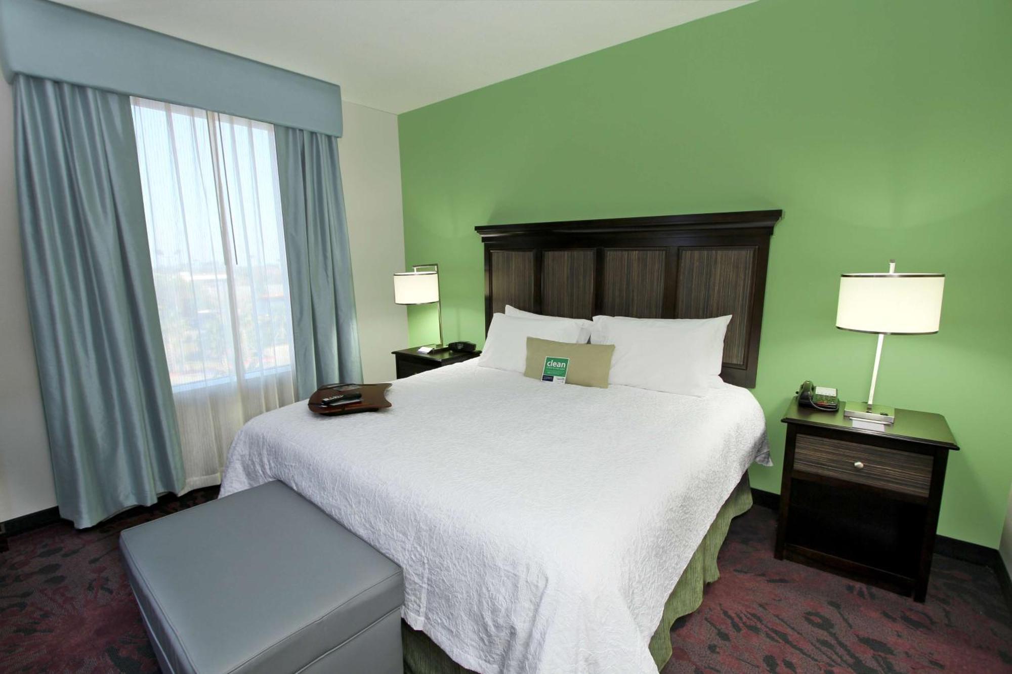 Hampton Inn & Suites Winnie Bagian luar foto