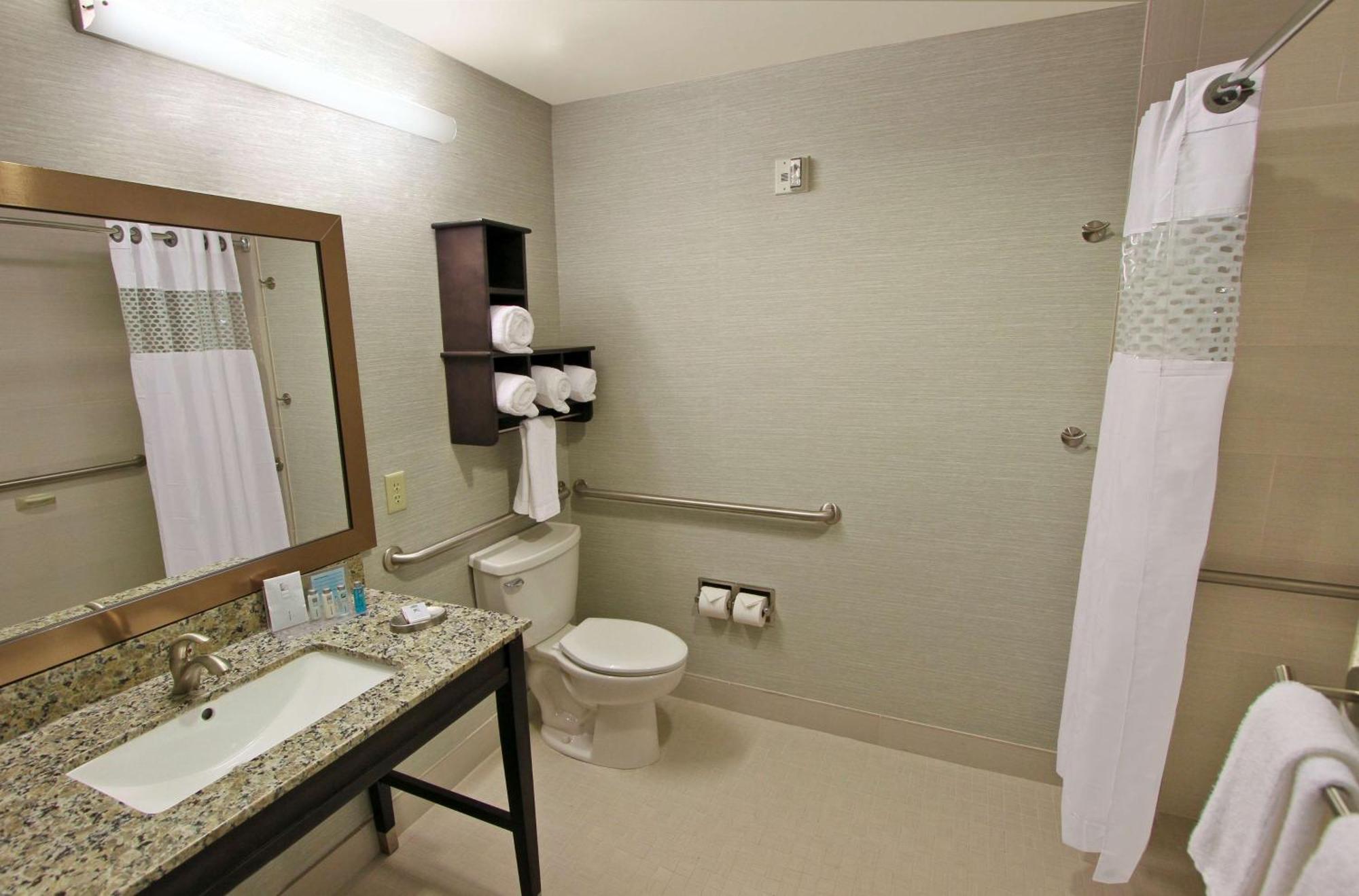 Hampton Inn & Suites Winnie Bagian luar foto
