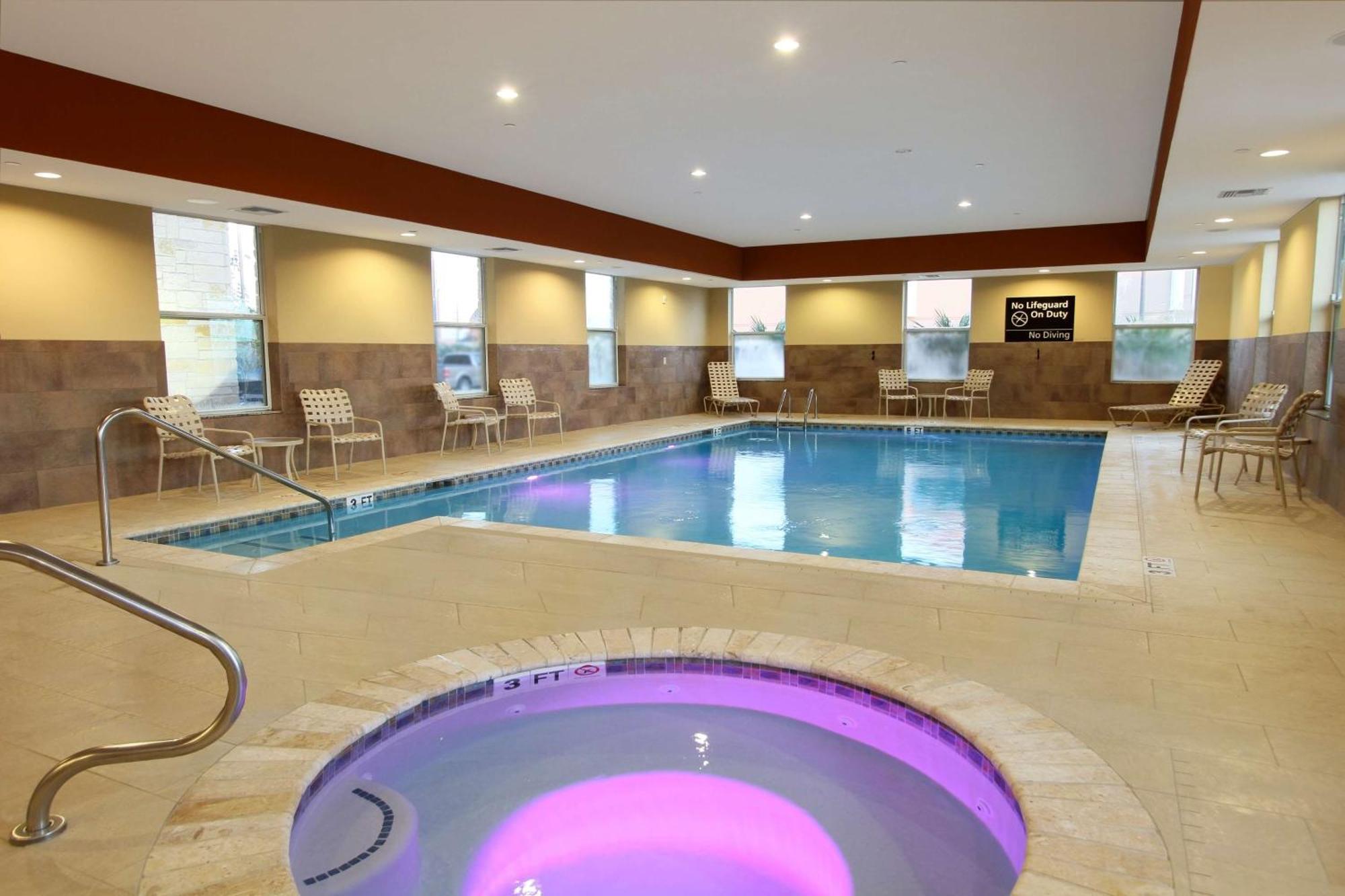 Hampton Inn & Suites Winnie Bagian luar foto